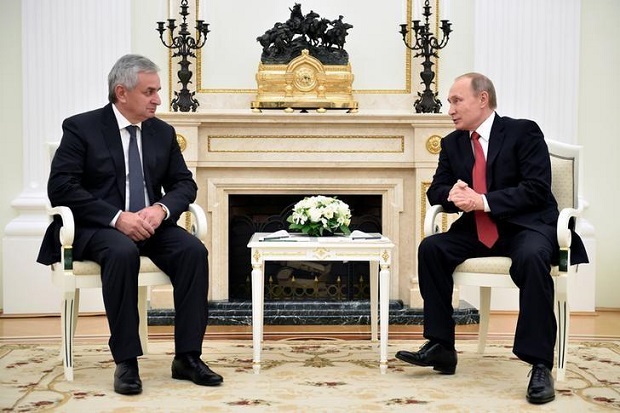 Putin Kunjungi Wilayah...