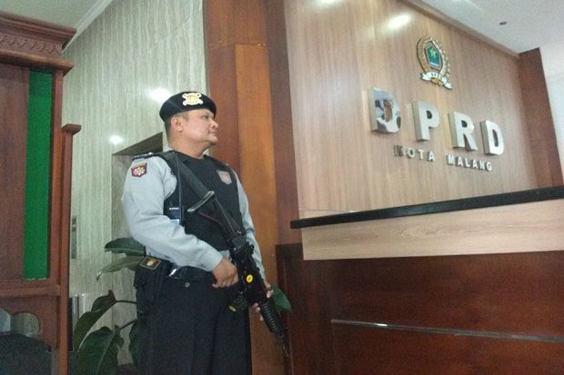 Giliran Gedung DPRD...