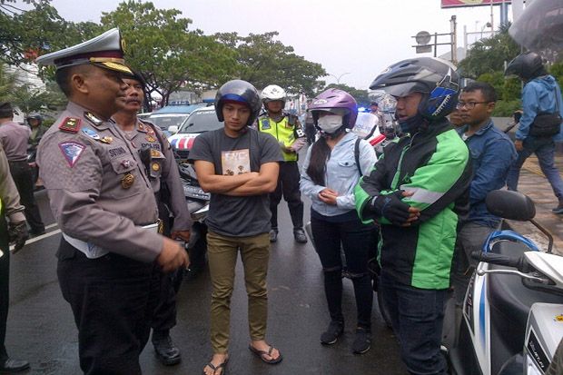 Polisi Sisir Bahu Jalan...