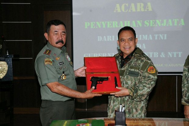 Pangdam Udayana Berikan...