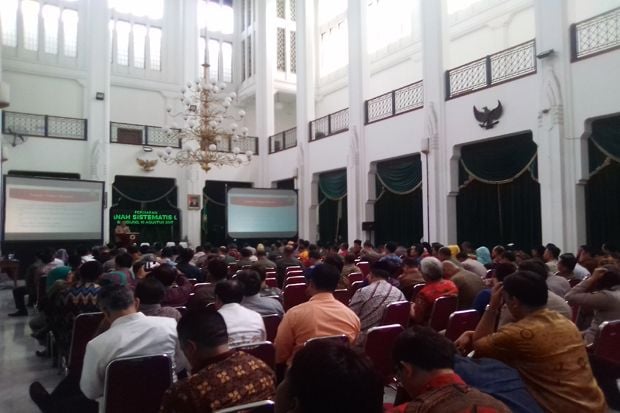 KPU Jabar Desak Bupati/Wali...