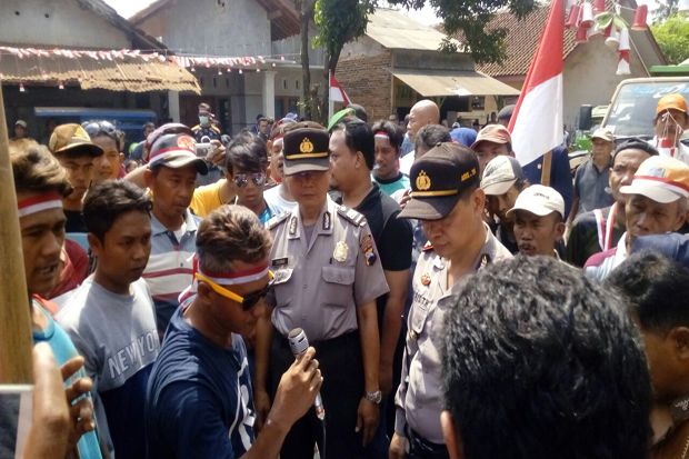 Ratusan Warga Desa Wonorejo...