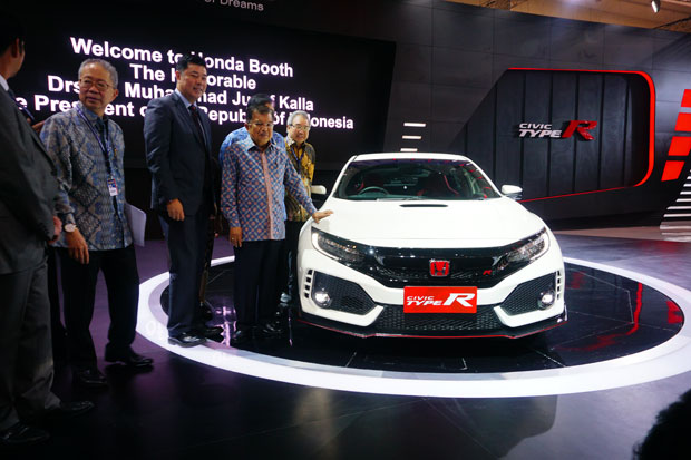 Mampir ke GIIAS 2017,...