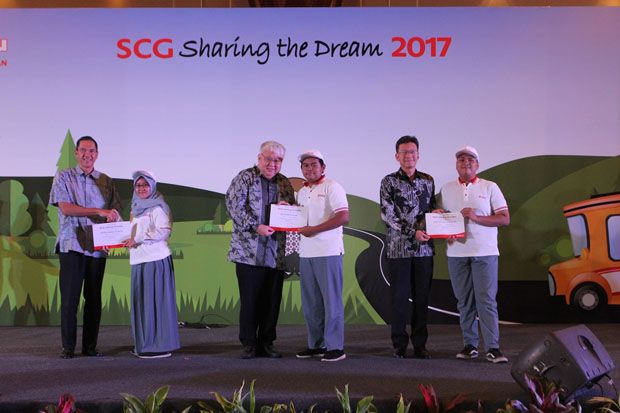 400 Siswa Terima Beasiswa...