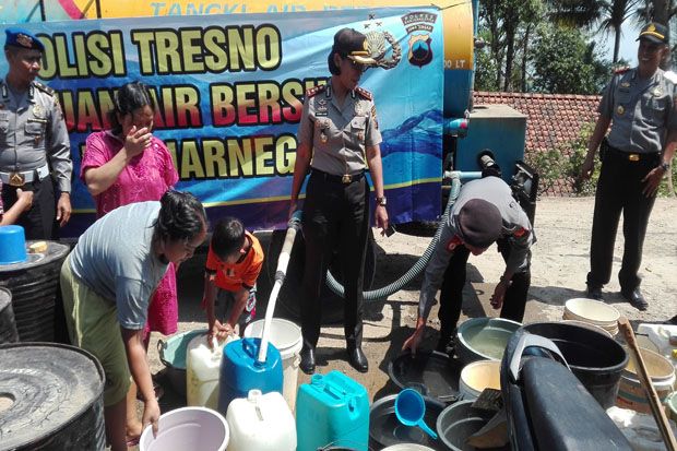 Krisis Air Bersih, Ratusan...