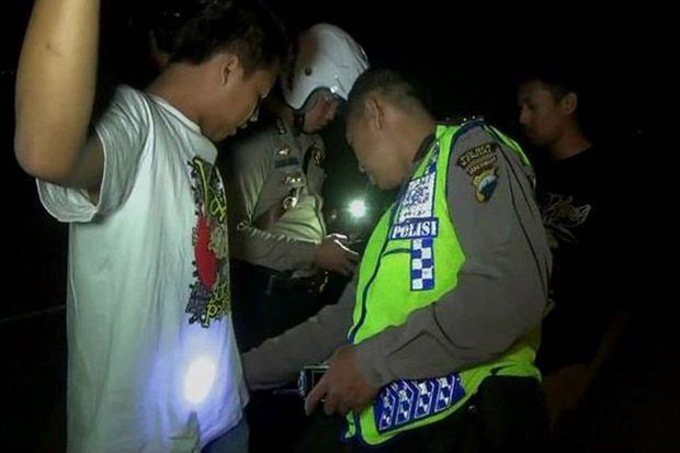 Diduga Bawa Obat Terlarang,...