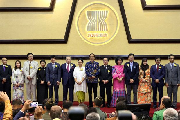 ASEAN Terjepit Diantara...