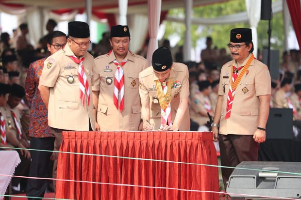 Menpora: Pramuka Harus...