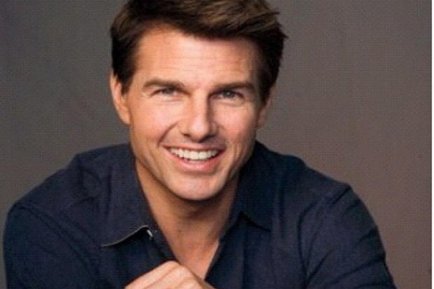 Tom Cruise Cedera Saat...
