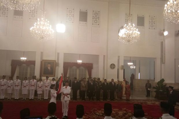 Jokowi Kukuhkan Paskibraka...