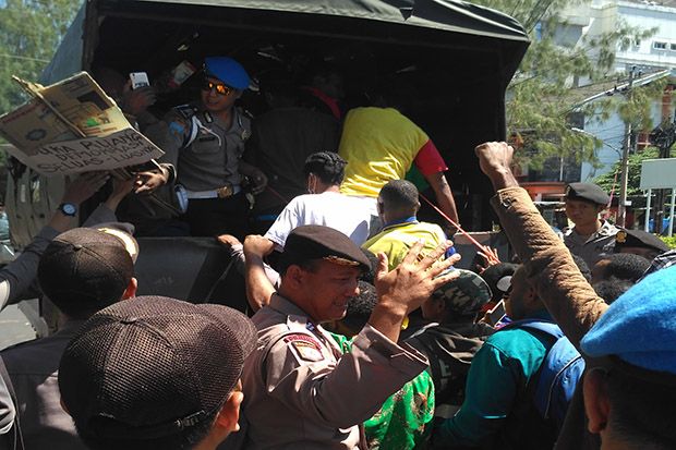 Massa Demo Papua Merdeka...