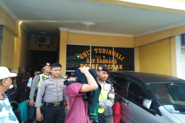 Bekap Karyawati Toko...