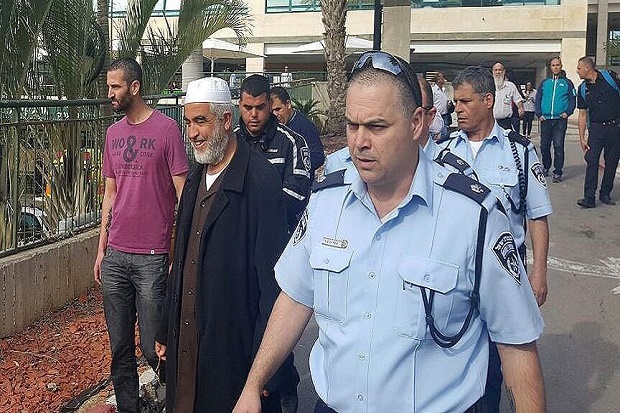 Israel Tangkap Tokoh...