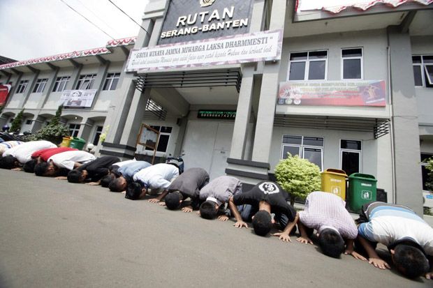 Hirup Udara Bebas, 18...