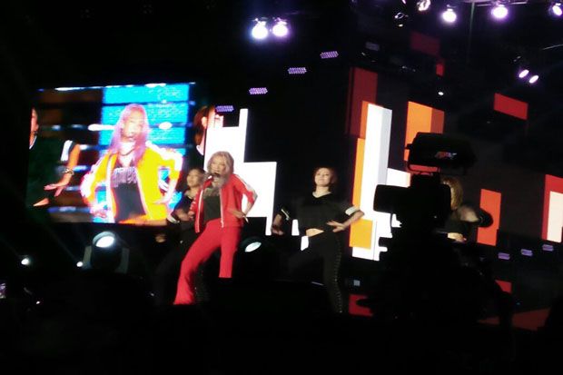 Pakai Baju Merah, Hyoyeon...