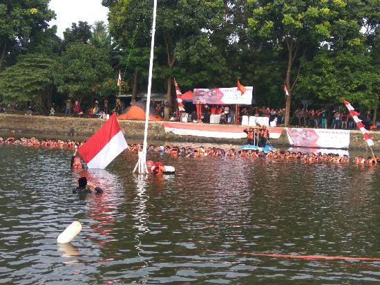 Gelar Upacara di Situ,...