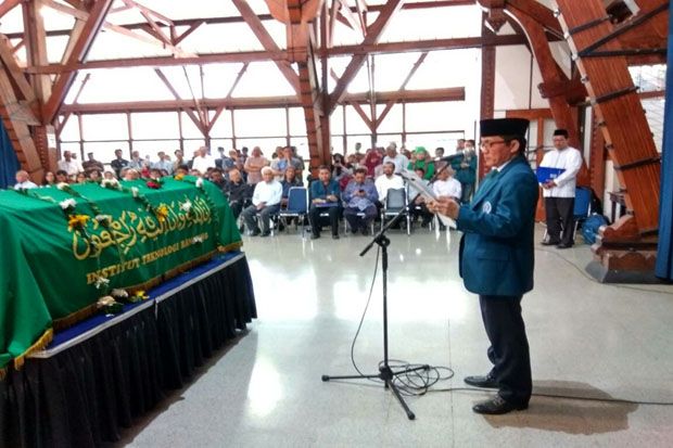 Innalillah, Guru Besar...