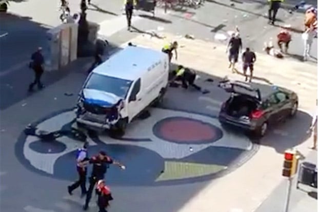 Polisi Spanyol Buru...