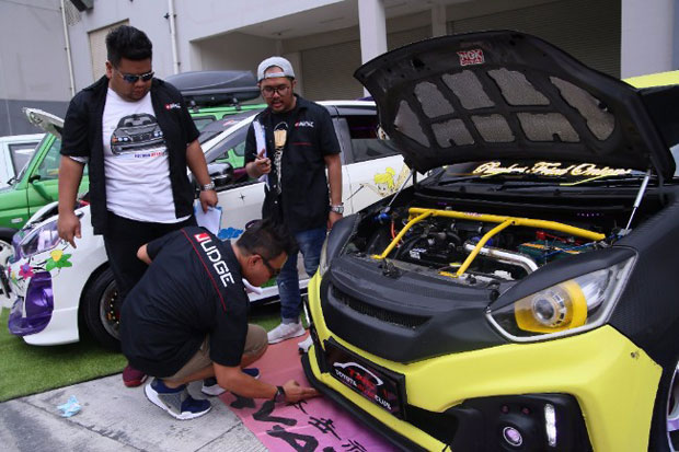 Tiga Kontes Modifikasi...