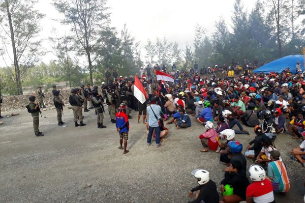 Aparat Bubarkan Paksa...