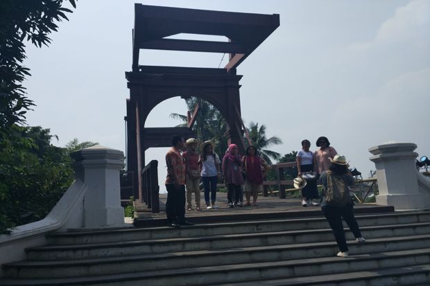 Jembatan Kota Intan,...