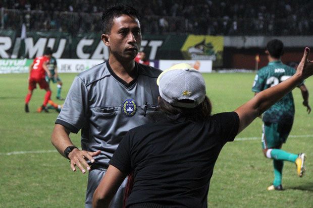 Kinerja Wasit Terus...