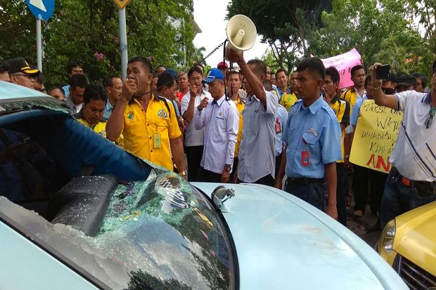 Buntut Bentrokan, Ratusan...