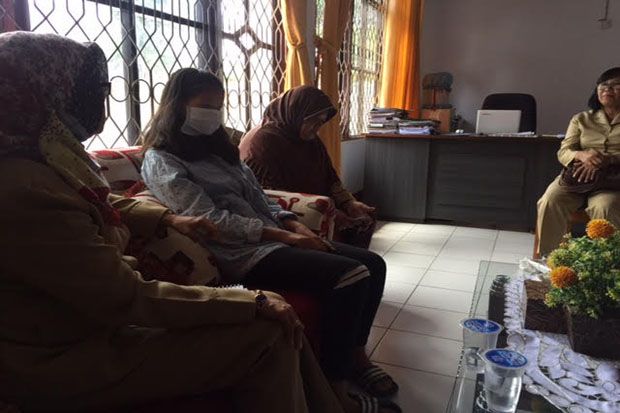 Kisah Pilu Gadis Belia,...