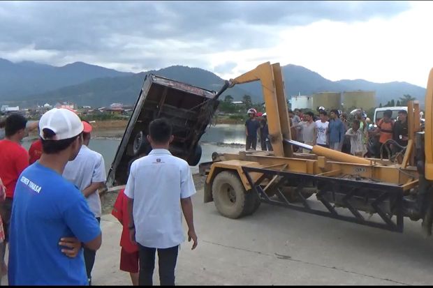 Pikap yang Dikemudikan...