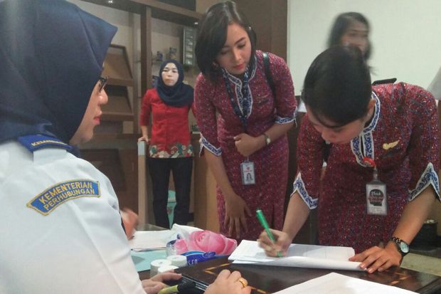Kru Pesawat dan Pegawai...