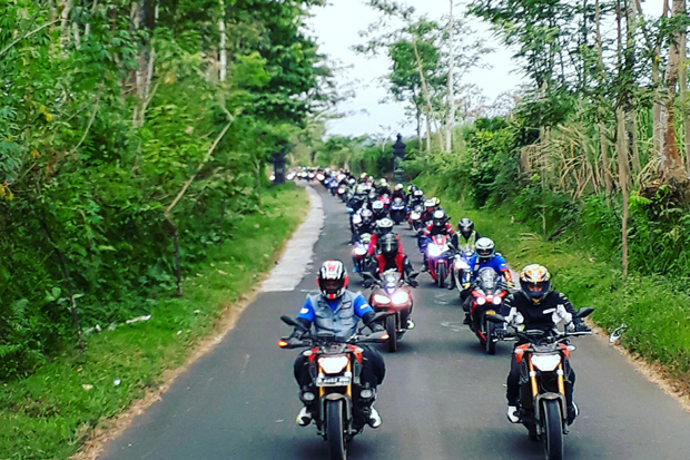 Rayakan Hari Jadi, Komunitas...