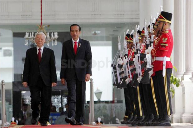 Jokowi dan Sekjen Partai...