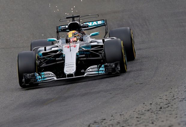 Hamilton Tercepat di...