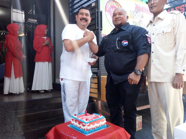 Rayakan HUT Ke-1, Baja...