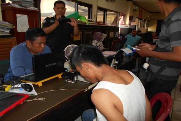 Copet Warga Mesir, Maulana...