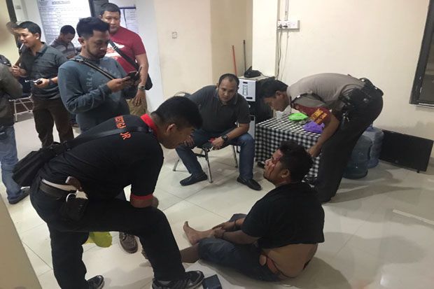 Panik saat Kepergok...