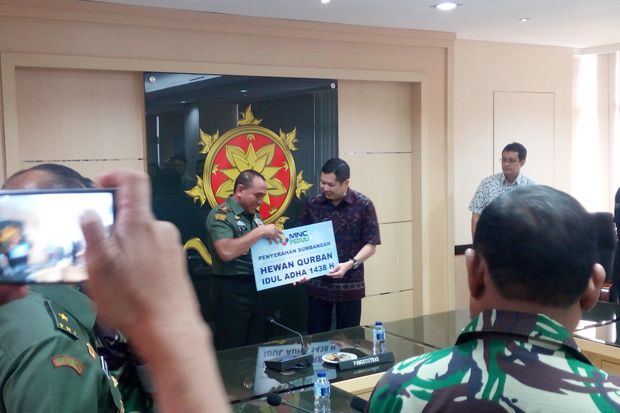 MNC Peduli Serahkan...