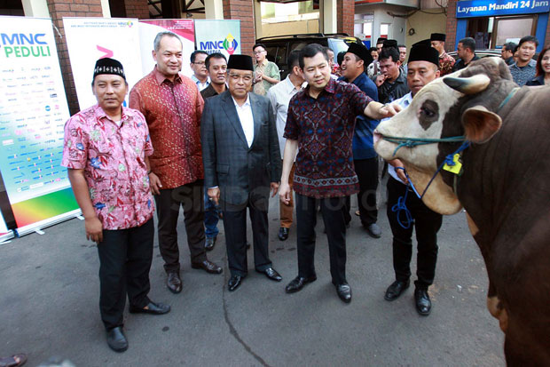 MNC Peduli Serahkan...