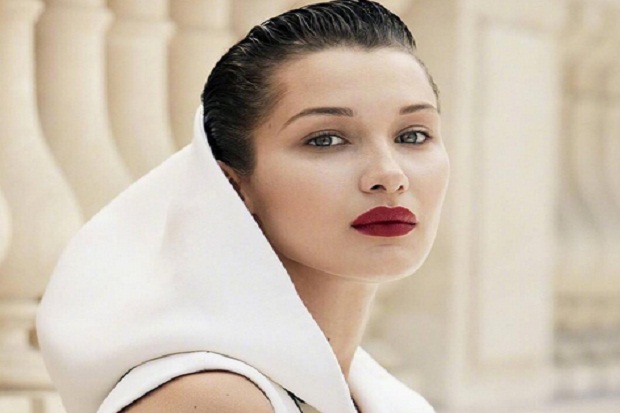 Bella Hadid Kembali...