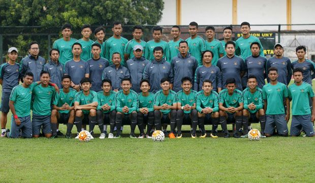 Coret Dua Nama, Timnas...