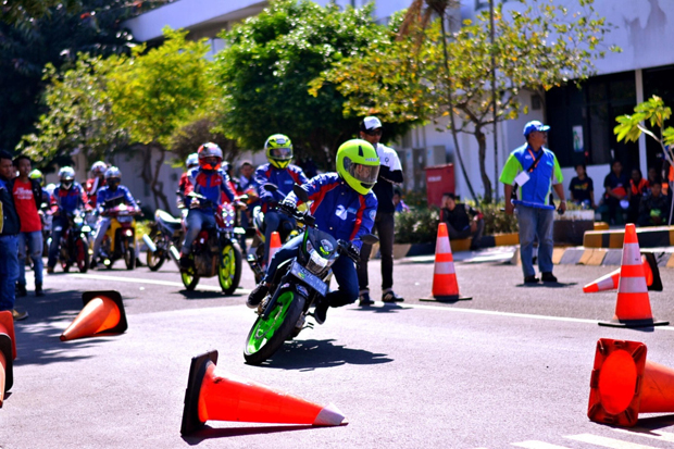 Bikers Suzuki Satria...