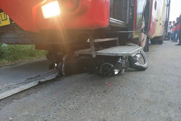Bus Ugal-Ugalan Renggut...