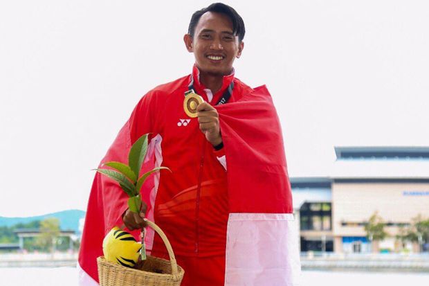 Zahidi Putu Rebut Emas...