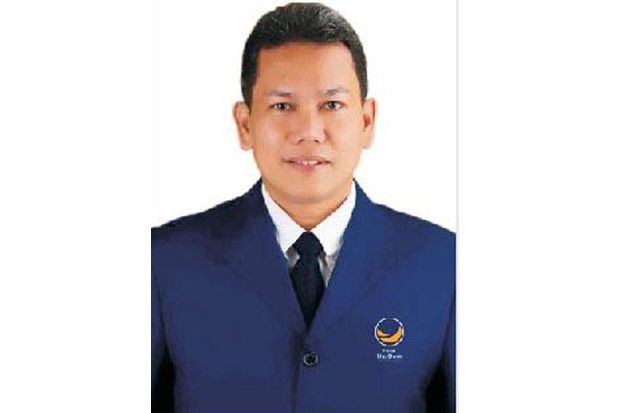Kenakan Rompi Tahanan...