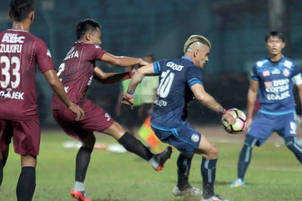 Dramatis, Enam Gol Warnai...