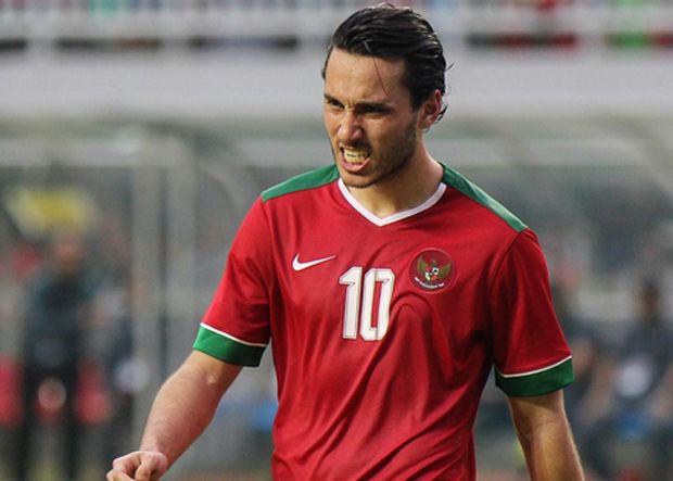 Ezra Walian Perkuat...