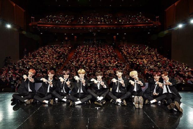 Konser Music Bank, Fans...