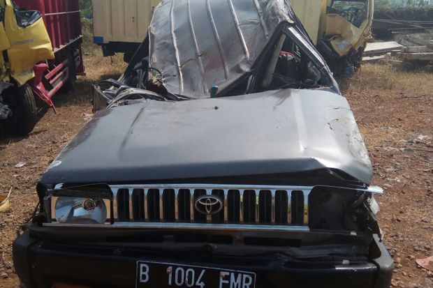 Kijang Pecah Ban Hantam...