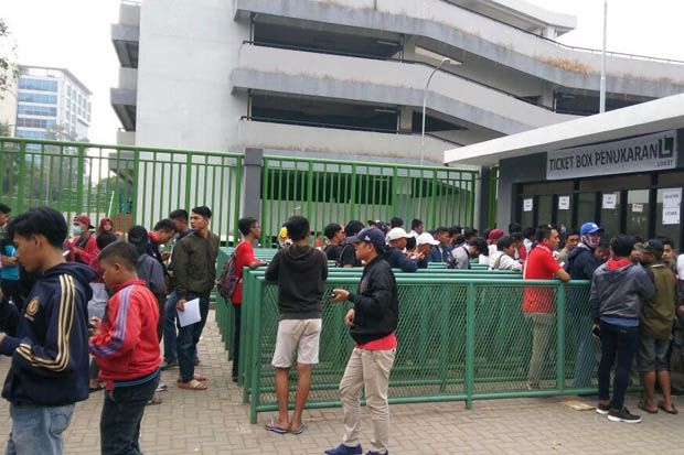 Antrean Fans Timnas...
