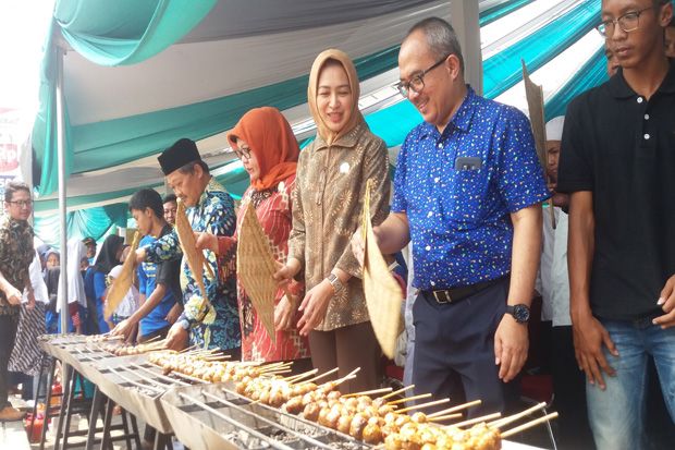 Airin Nyate Bareng Ratusan...